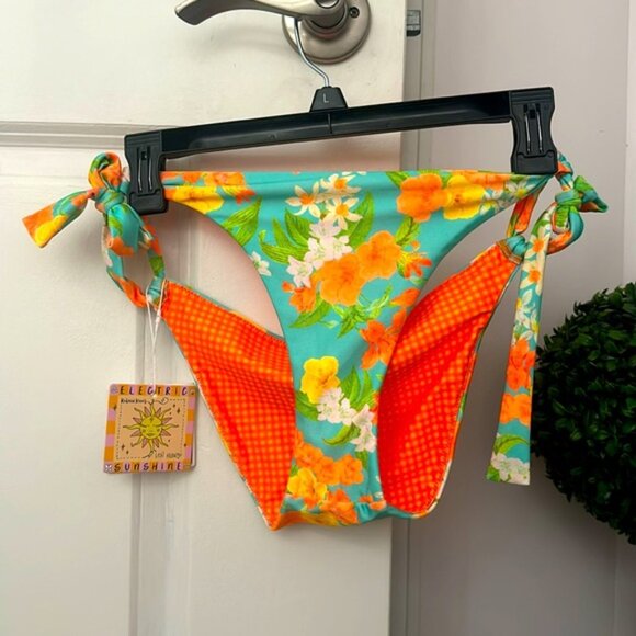 Bright, beautiful, and vibrant electric sunshine Kulani Kinis bikini set😍👙🌴 - Picture 2 of 3